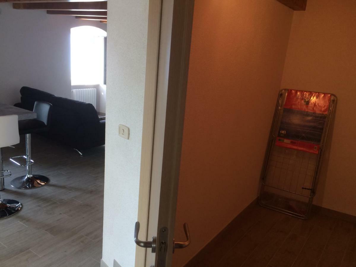 Appartamento Cadelagnel Castelletto Di Brenzone Bagian luar foto
